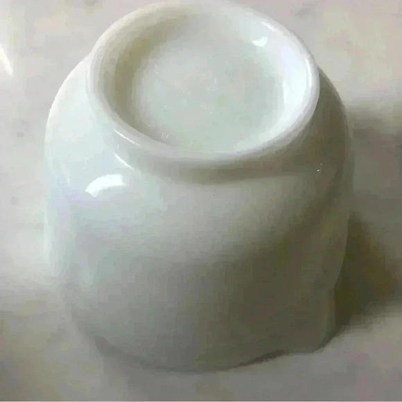Vintage milk glass Pyrex  Hamilton Beach small mixing bowl with spout - Picture 5 of 9